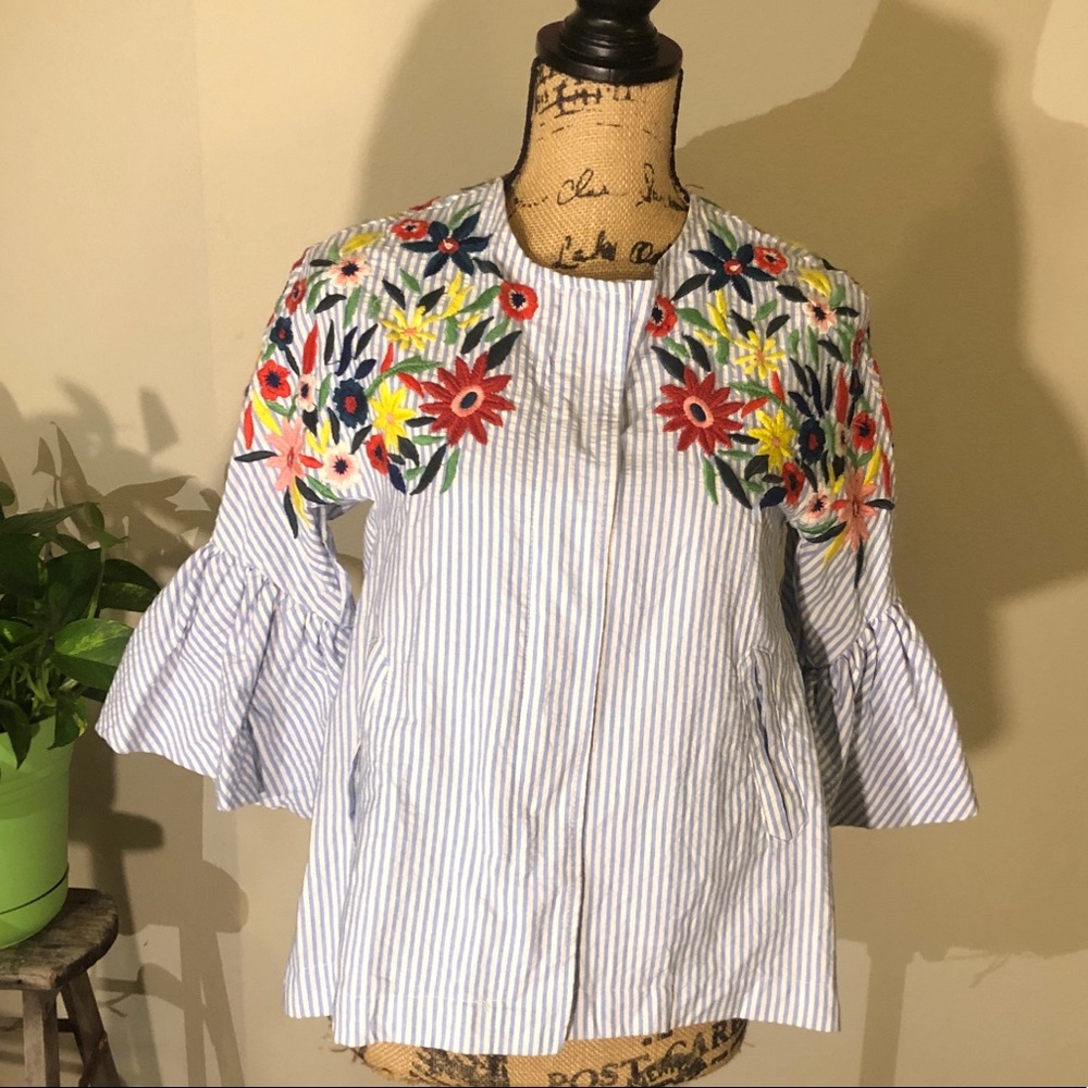 Zara SeerSucker Top Embroidered Flowers Size XS